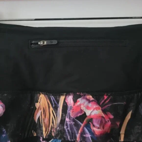 LULULEMON SPEED UP SHORTS SIZE 8 - Picture 6 of 7